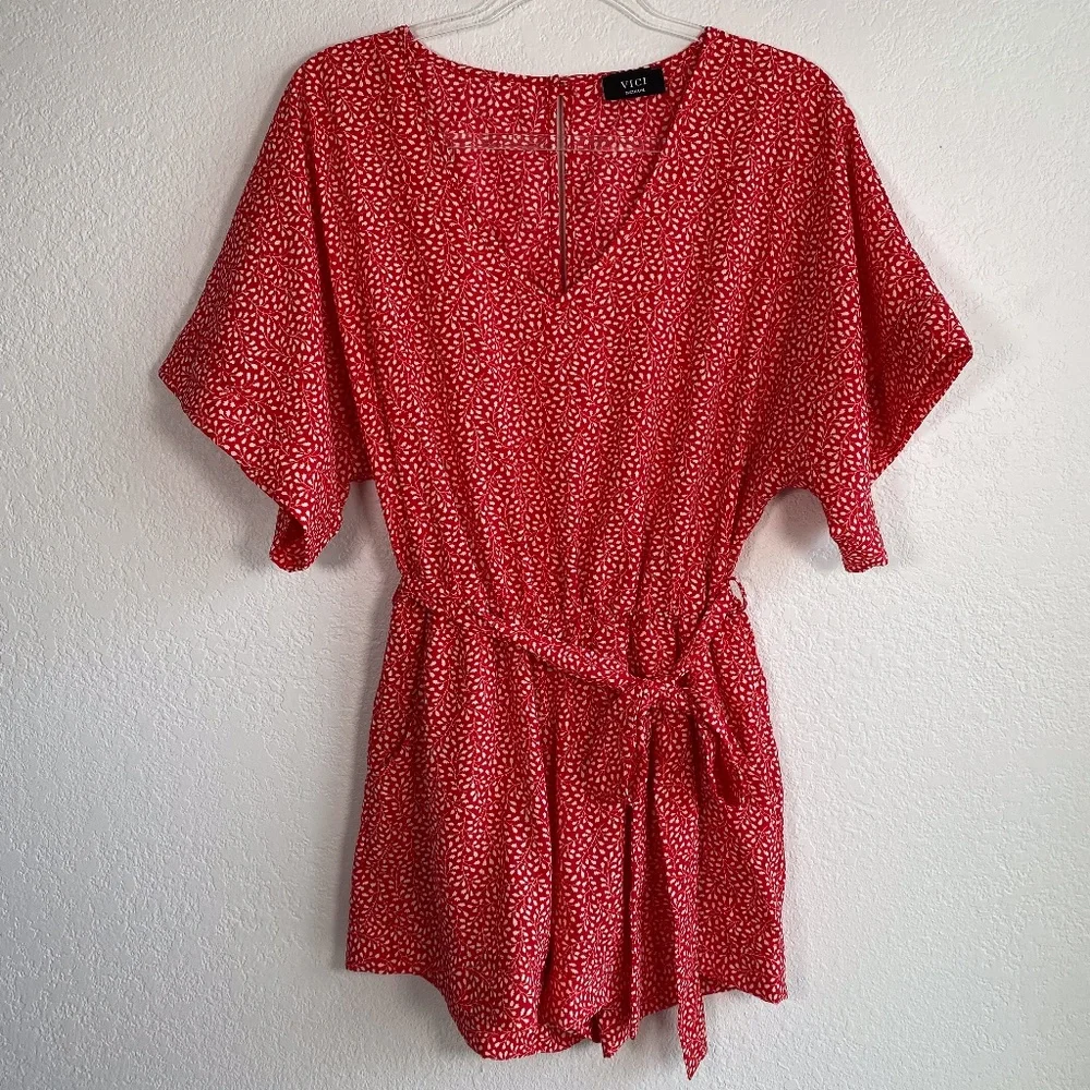 VICI tyche size M short sleeve red floral romper elastic waist pockets & belt - Picture 1 of 9